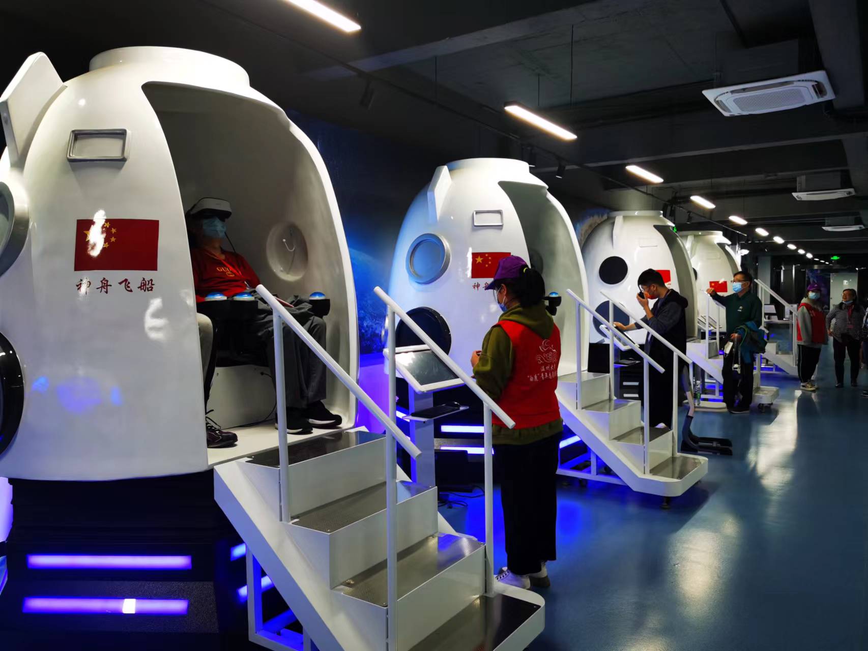 3.“神舟”飞天-VR体验神舟飞船1