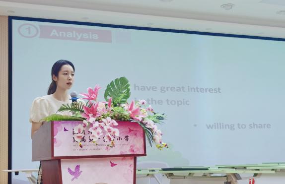 郝俪瑶老师照片