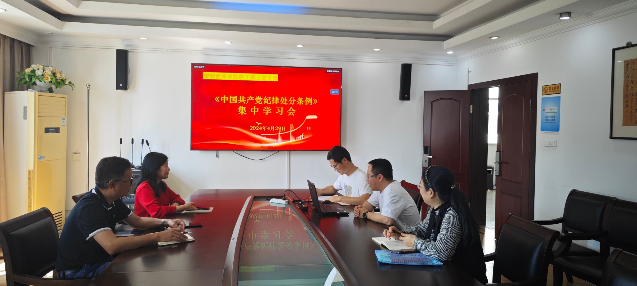 bbc46374d921fdd11ccd7f5b2d59c82