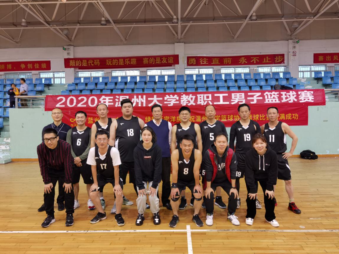 8dae8ed36580aa6525bdfc8533ee043