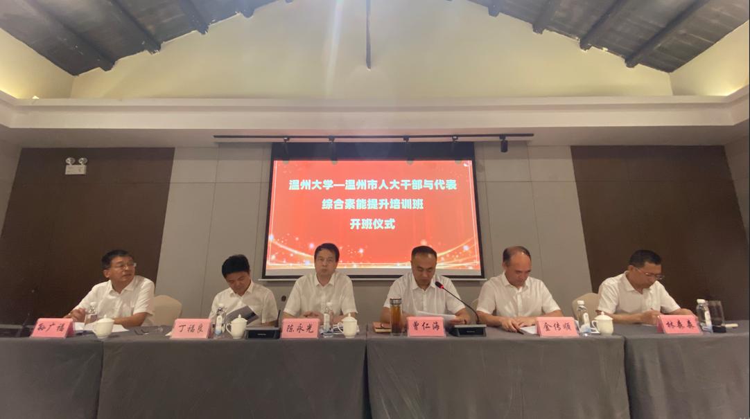 8533BC06-D02C-4889-B847-05342B0B66B1